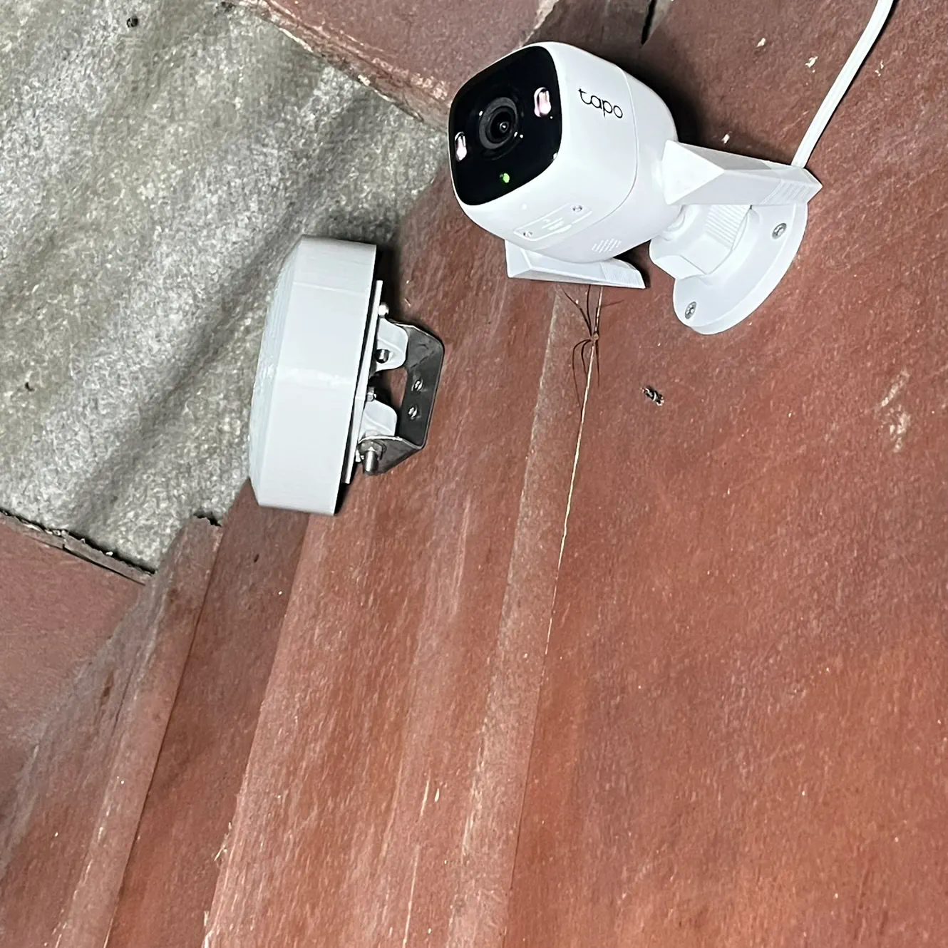 Installed DIY Wi-Fi biquad antenna in PETG radome